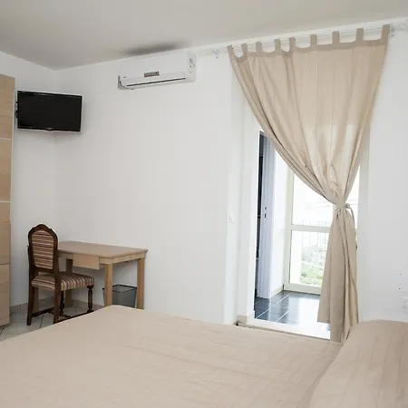 Bed & Breakfast Ospitati - Le Tre Chiavi 3*