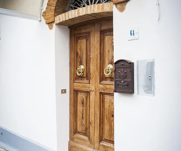 Bed & Breakfast Ospitati - Le Tre Chiavi 3*